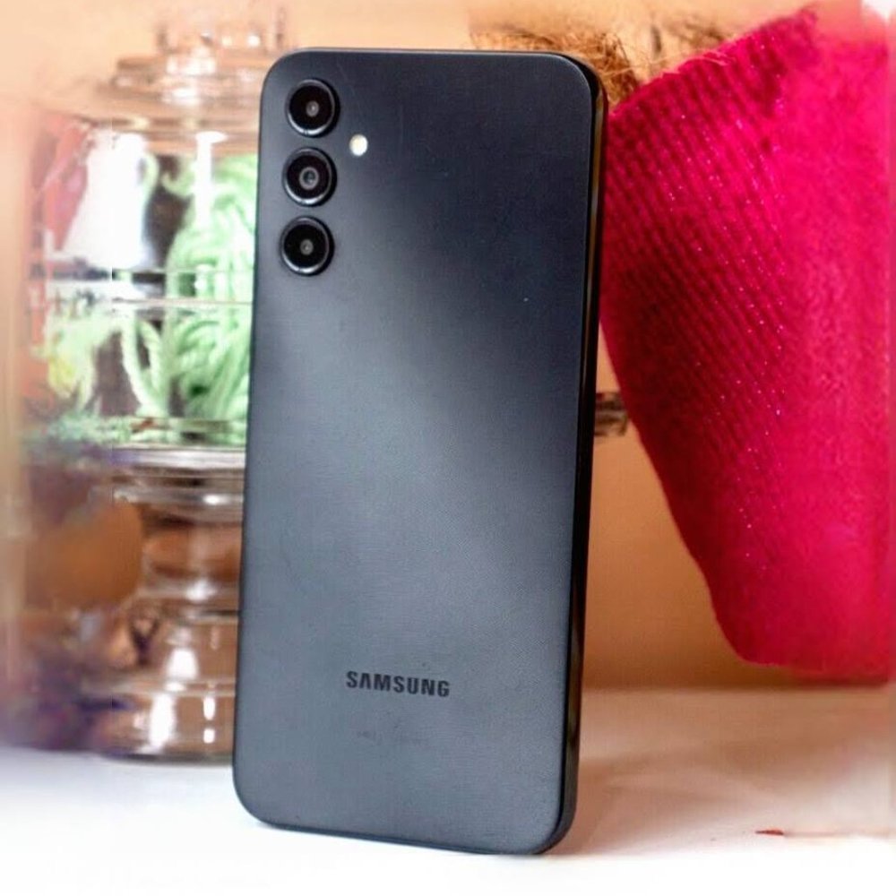 A14 SAMSUNG 5G phone locked to Xfinity mobile $50 off unused.